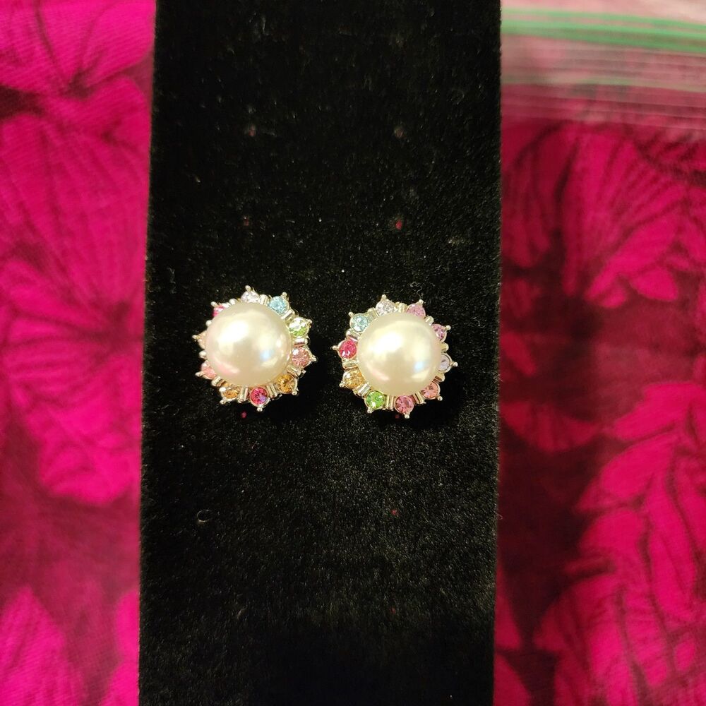 Round Faux Pearl Jeweled Stud Earrings. Nwot.